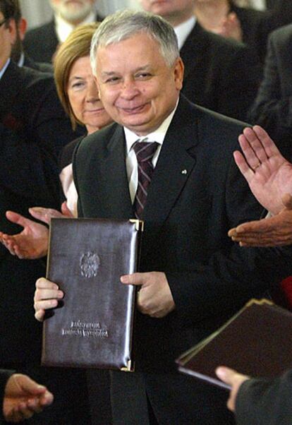 Lech Kaczynski, tras conocer los resultados oficiales, en Varsovia.