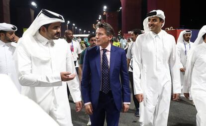 Sebastian Coe, presidente de la IAAF, en el centro.