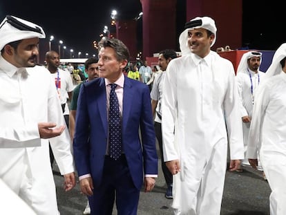 Sebastian Coe, presidente de la IAAF, en el centro.