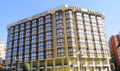 The hotel where the incident happened.