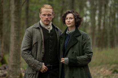 Sam Heughan y Caitriona Balfe, en la sexta temporada de 'Outlander'.