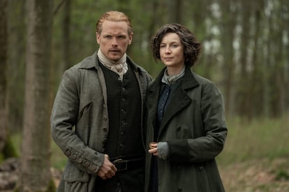 Sam Heughan y Caitriona Balfe, en la sexta temporada de 'Outlander'.