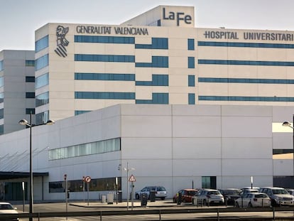 Fachada del Hospital La Fe de Valencia, donde este viernes a muerto una mujer por legionela. 