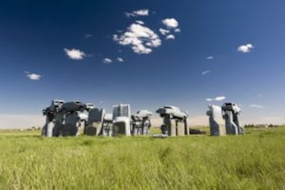 Círculo de Carhenge, formado por 38 automóviles, en Nebraska (EE UU).