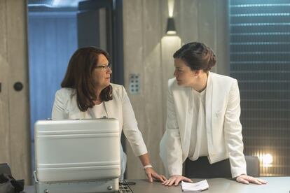 Liv Tyler y Anne Dowd en ‘The Leftovers’.
