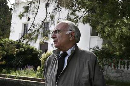 El poeta Francisco Brines, en su casa de Oliva (Valencia).