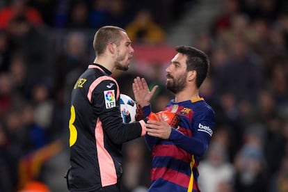 Pau López i Arda Turan.