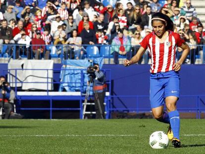 Kenti Robles durante el partido del Atlético en el Vicente Calderón