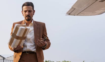 Diego Luna in a scene from 'Narcos: Mxico'.