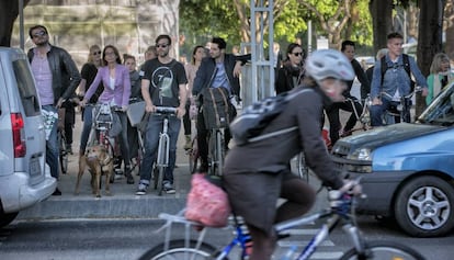 Carril bici en la plaza Tetu&aacute;n de Barcelona. 
