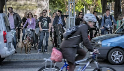 A bike rider in Barcelona's Plaza de Tetuán.