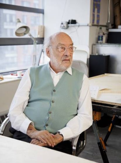 Gaetano Pesce en su estudio de Nueva York donde recibió a ICON Design en 2018. |