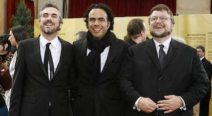 Alfonso Cuarón (i), Alejandro González Iñárritu y Guillermo del Toro (d) a la llegada a la ceremonia de los Oscar de 2007.