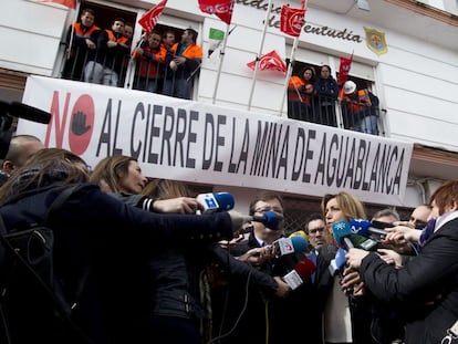 Susana Díaz y Guillermo Fernández-Vara, en Monesterio.