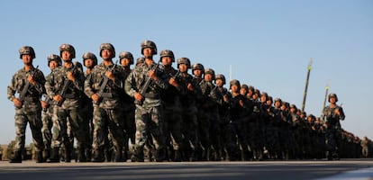 Militares chinos, en la base de Zhurihe, en julio de 2017.