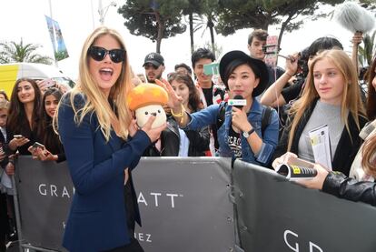 Doutzen Kroes no Hotel Martínez durante a 69° edição do Festival de Cannes.