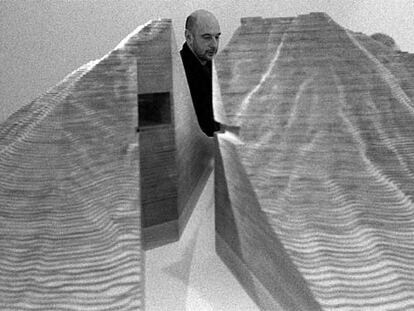 Una maqueta del proyecto de Chillida en el Tindaya.