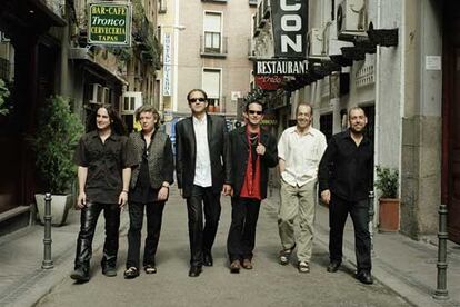 Radio Tarifa y su banda, en una calle madrileña.