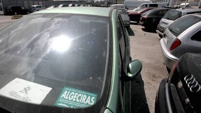 Autom&oacute;viles incautados por la Guardia Civil en el puerto de Algeciras.