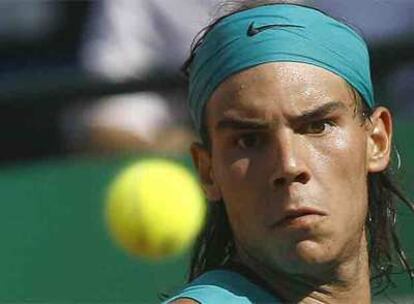 Rafael Nadal, con los ojos fijos en la pelota.