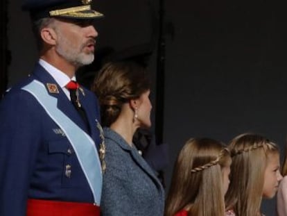 Miles de personas vitorean al Rey, a la Guardia Civil y a la Policía en el desfile del 12 de octubre