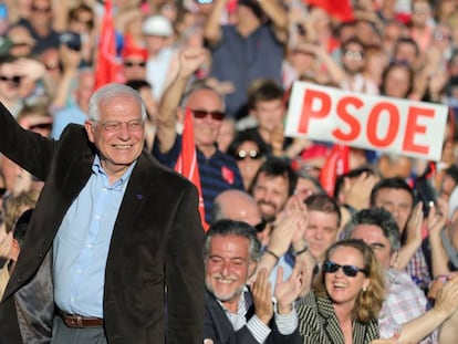 PSOE candidate Josep Borrell at a rally to celebrate the end of the election campaign.