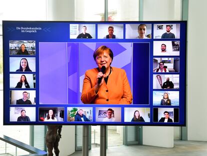 A chanceler alemã, Angela Merkel, durante um dos diálogos com a população, em meados de novembro.