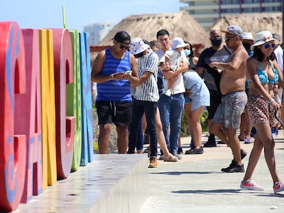 Turistas en una playa de Cancún, el 29 de mayo.