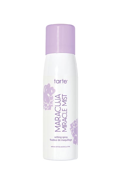 Maracuja Miracle Mist de Tarte. Una versión renovada y veraniega del spray fijador de la marca: ahora como una bruma ligera que hidrata, protege y fija el maquillaje hasta 16 horas gracias al aceite de maracuyá, extracto de papaya, agua de pepino y agua de rosas.