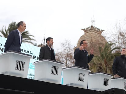 Los líderes condenados por el 'procés' Jordi Turull, Jordi Sánchez, Josep Rull y Joaquim Forn (desde la izquierda), en el acto de Junts per Catalunya