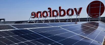 Paneles solares instalados en la sede de Vodafone España, de su iniciativa con Repsol. 