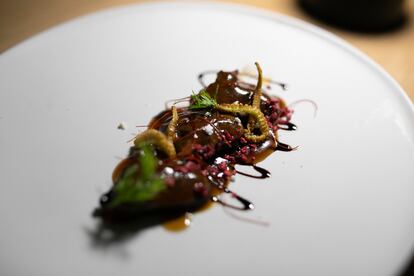 Corazones de pato del cocinero Javi Estévez, chef del restaurante La Tasquería de Madrid.