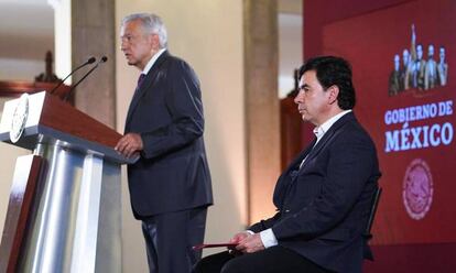 Andrés Manuel López Obrador y su portavoz, Jesús Ramírez.