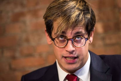 Milo Yiannopoulos durante una conferencia de prensa.