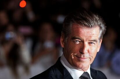 El actor Pierce Brosnan en una alfombra roja, en 2013.