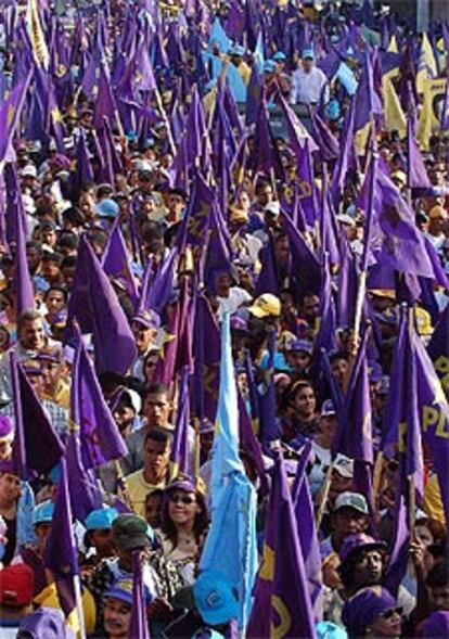 Marcha de apoyo al candidato Leonel Fernández en Santo Domingo.