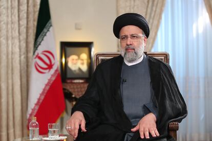 El presidente Irán, Ebrahim Raisí, en Teherán durante una entrevista televisada.
