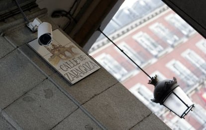 Una de las cámaras colocadas en la Plaza Mayor.