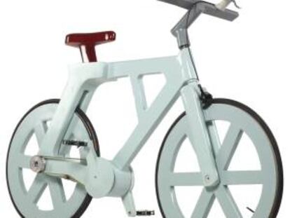 Un emprendedor israelí, Izhar Gafni, ha logrado construir una resistente bicicleta de cartón con la que espera revolucionar el sector del medio de transporte ecológico por antonomasia, con un coste de producción en torno a unos 10 dólares, u 8 euros.