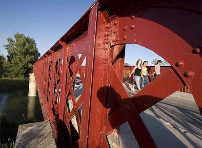 El puente de Fuentidueña de Tajo, cerca del límite con Cuenca, se construyó entre 1868 y 1871.