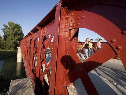El puente de Fuentidueña de Tajo, cerca del límite con Cuenca, se construyó entre 1868 y 1871.