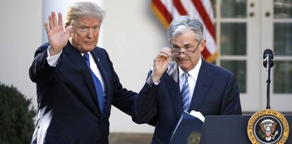 Donald Trump, a la izquierda, con Jerome Powell