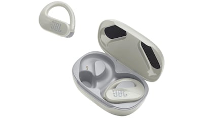 Estos auriculares 'tws' equipan un alerón de gancho flexible para colocarlos con más facilidad en la oreja.