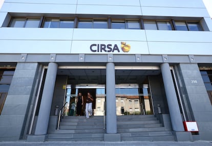 El logo de Cirsa en la sede de la compañía, ubicada en Terrasa (Barcelona).