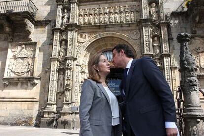 La ministra junto al presidente de la Xunta