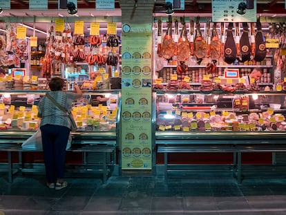Un puesto del mercado de Triana en Sevilla, el pasado mes de septiembre.
