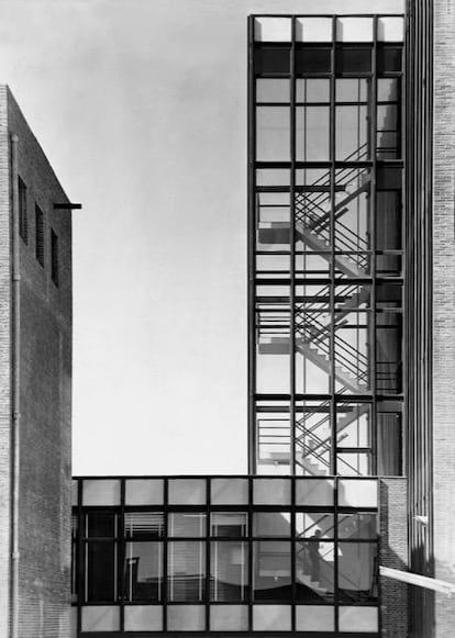 La fábrica Monly construida en Madrid y diseñada por los arquitectos Genaro Alas y Pedro Casariego. / Uría Foto