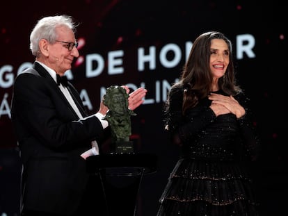 Ángela Molina recibe el Goya de honor.