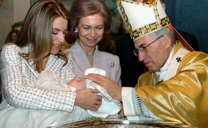 El 14 de enero de 2006 don Felipe y doña Letizia bautizaron a su primogénita con el nombre de Leonor de Todos los Santos en el Palacio de la Zarzuela.