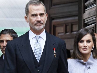 Los reyes Felipe y Letizia a su llegada a la Universidad de Alcalá de Henares, para la entrega de los premios Cervantes, el 23 de abril de 2019.